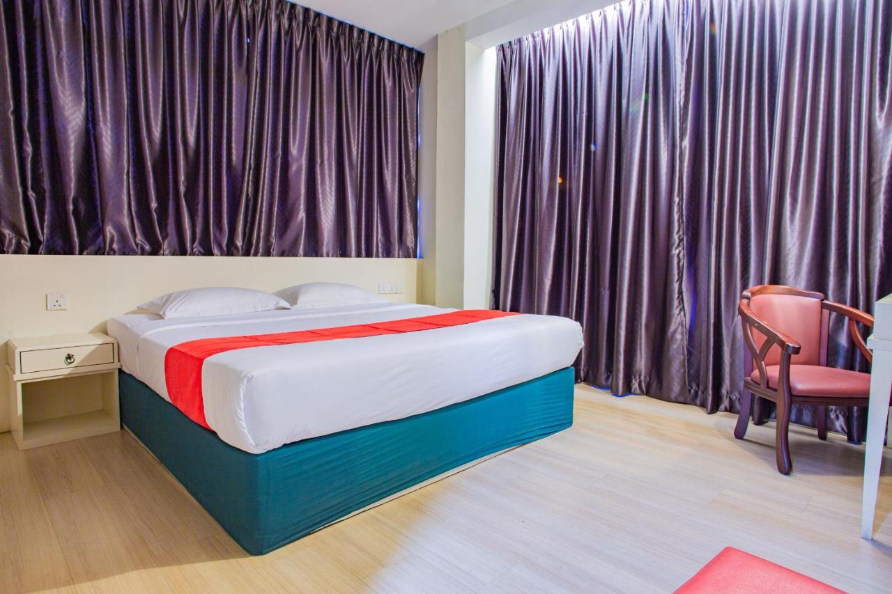 Hotel 101 Permas Jaya Johor Bahru Exterior foto